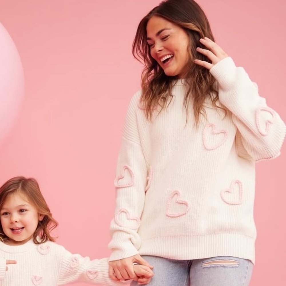 Tullabee Cream Knit Mom Sweater Pink Braided Hearts Valentine’s Day Medium